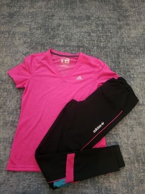 Adidas Hot Pink V-Neck Tee with Black Adidas Leggings Size S